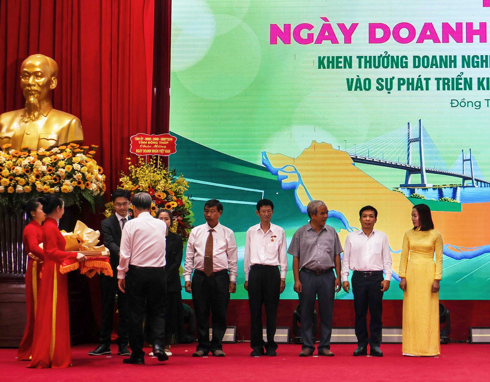 doanh-nghiep-tieu-bieu-tinh